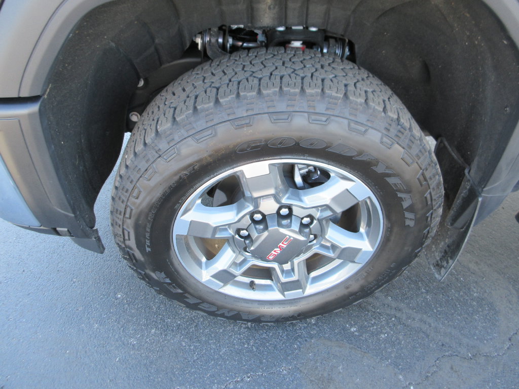 Certified 2025 GMC Sierra 2500 SLT w/ SLT Premium Package AWD/4WD image 15