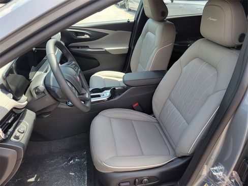 New 2025 Buick Envista Avenir image 13