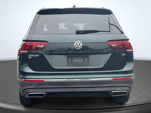 Used 2018 Volkswagen Tiguan SE w/ Panoramic Sunroof Package image 4
