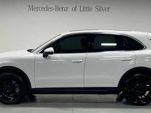 Used 2023 Porsche Cayenne image 2