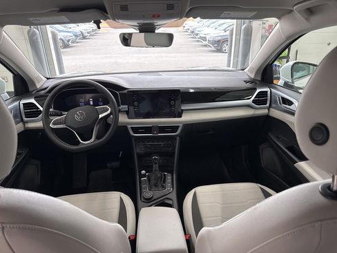 New 2026 Volkswagen Taos SE image 18