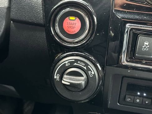 Used 2021 Nissan Titan Platinum Reserve w/ Moonroof Package image 28