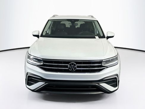 Used 2023 Volkswagen Tiguan SE FWD image 2