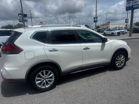 Used 2018 Nissan Rogue SV FWD image 5