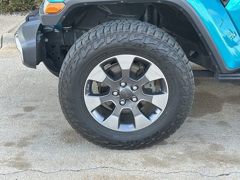 Used 2020 Jeep Wrangler Unlimited Sahara w/ Advanced Safety Group image 3