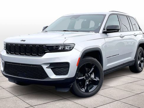 Used 2024 Jeep Grand Cherokee Altitude image 1