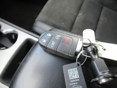 Used 2021 Jeep Grand Cherokee Laredo X image 31