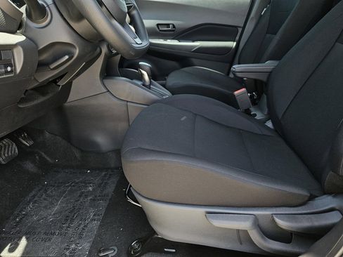 New 2025 Nissan Kicks Play S image 15