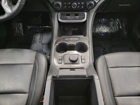 Used 2023 GMC Acadia SLT w/ Elevation Edition image 18