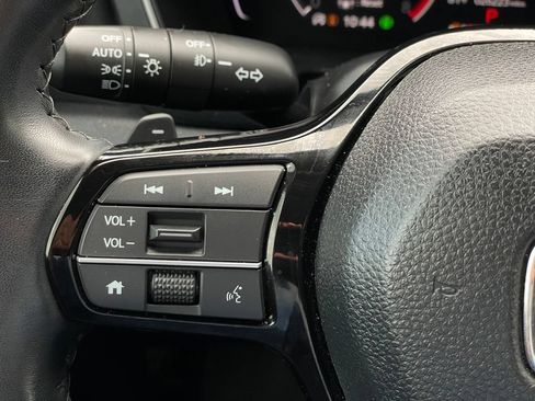 Certified 2025 Honda Pilot Touring image 15