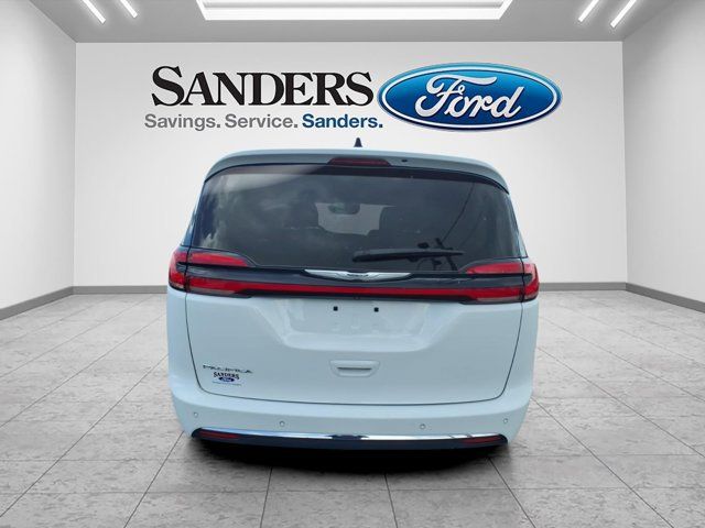 Used 2024 Chrysler Pacifica Touring-L FWD image 3