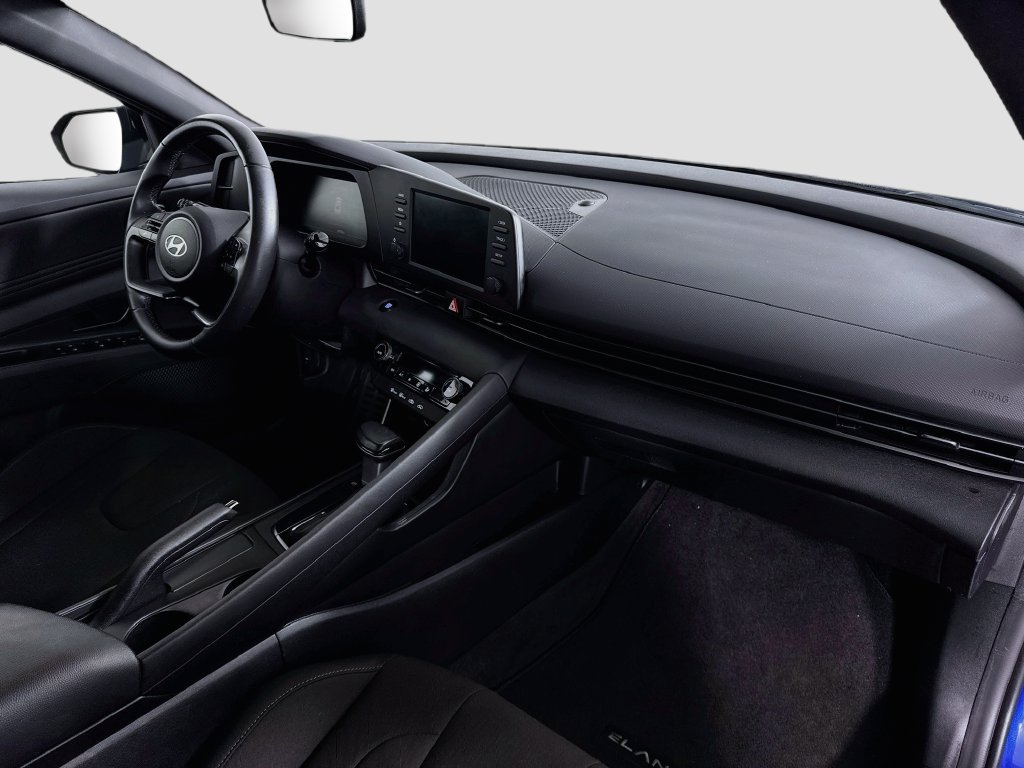 Used 2025 Hyundai Elantra Sport FWD image 28