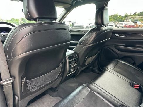 Used 2024 Jeep Grand Cherokee Altitude RWD image 31