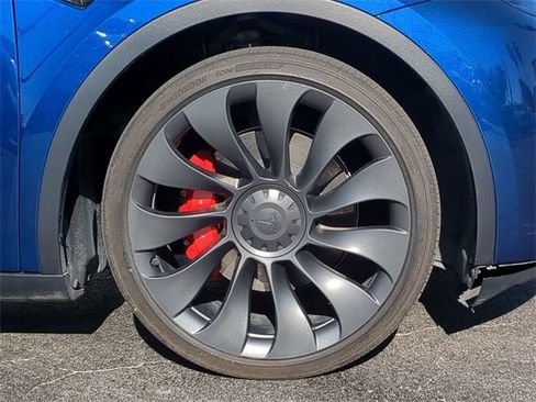 Used 2025 Tesla Model Y Performance image 11