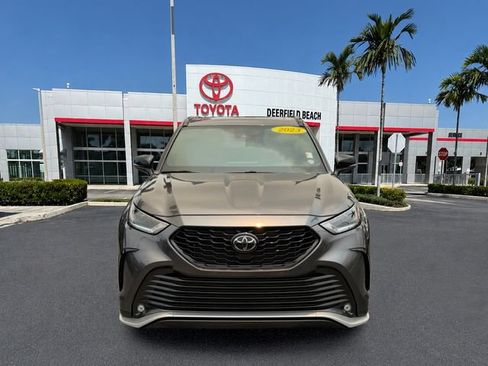 Used 2023 Toyota Highlander XSE FWD image 2