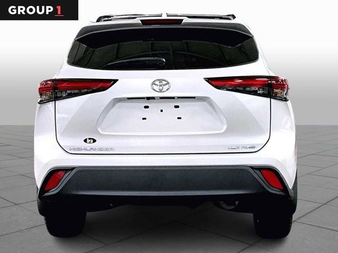 Certified 2022 Toyota Highlander XLE image 4