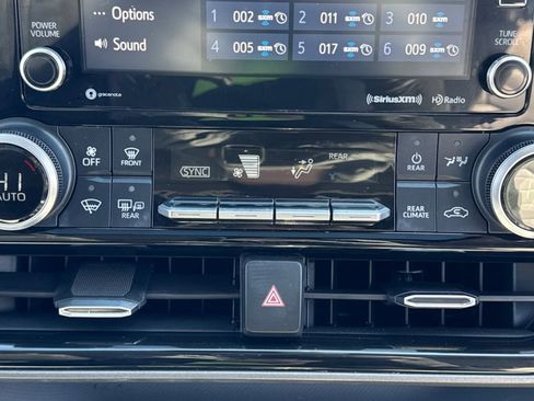 Used 2022 Toyota Highlander XLE image 29