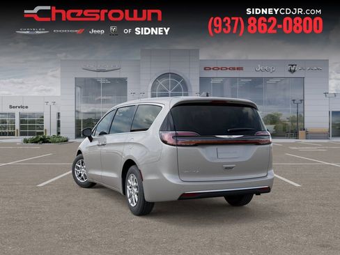 New 2026 Chrysler Pacifica Select image 3