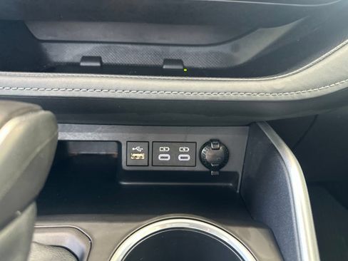 Certified 2025 Toyota Highlander XLE AWD/4WD image 34