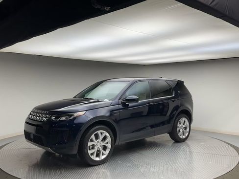 Used 2023 Land Rover Discovery Sport SE image 4