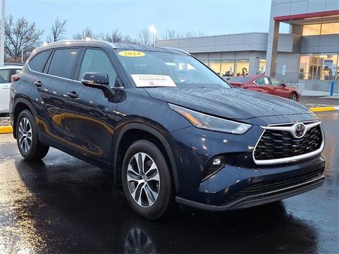 Certified 2024 Toyota Highlander XLE image 2
