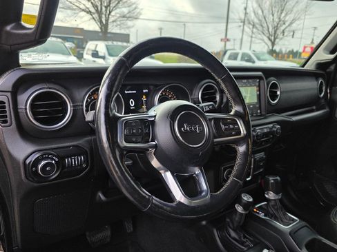 Used 2019 Jeep Wrangler Unlimited Sahara w/ Uconnect 4C Nav & Sound Group image 11