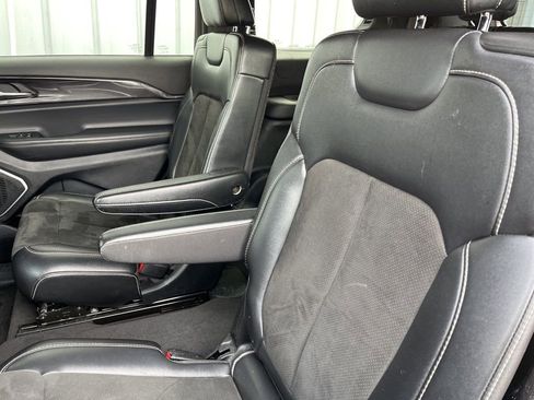 Used 2022 Jeep Grand Cherokee L Laredo image 42