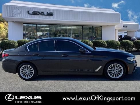 Used 2021 BMW 530i xDrive w/ Premium Package image 6