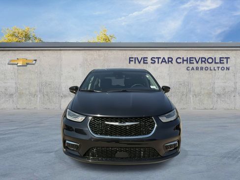 Used 2023 Chrysler Pacifica Touring-L FWD image 3