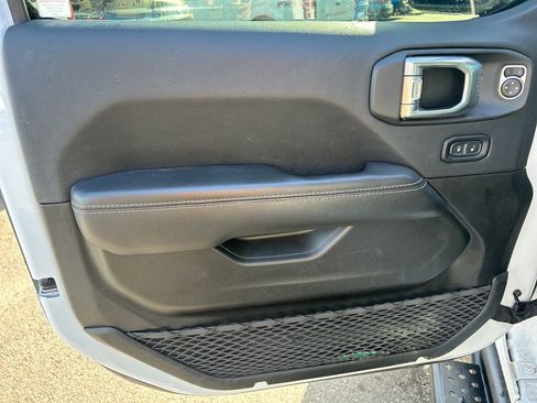 Used 2022 Jeep Wrangler Unlimited Sahara AWD/4WD image 16