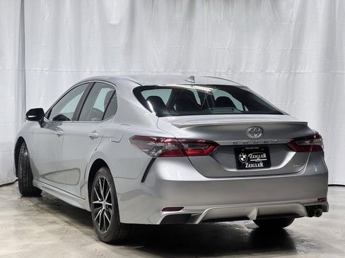 Used 2023 Toyota Camry LE image 4