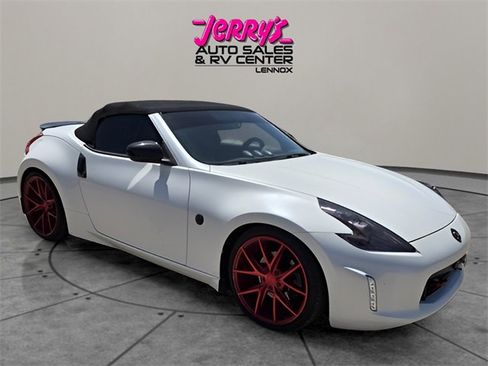 Used 2016 Nissan 370Z Touring image 7