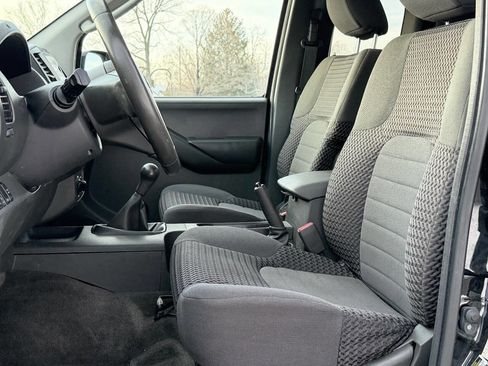 Used 2011 Nissan Frontier SV w/ SV Premium Utility Pkg image 12