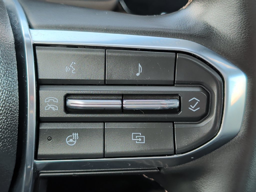Used 2024 GMC Canyon Denali AWD/4WD image 13