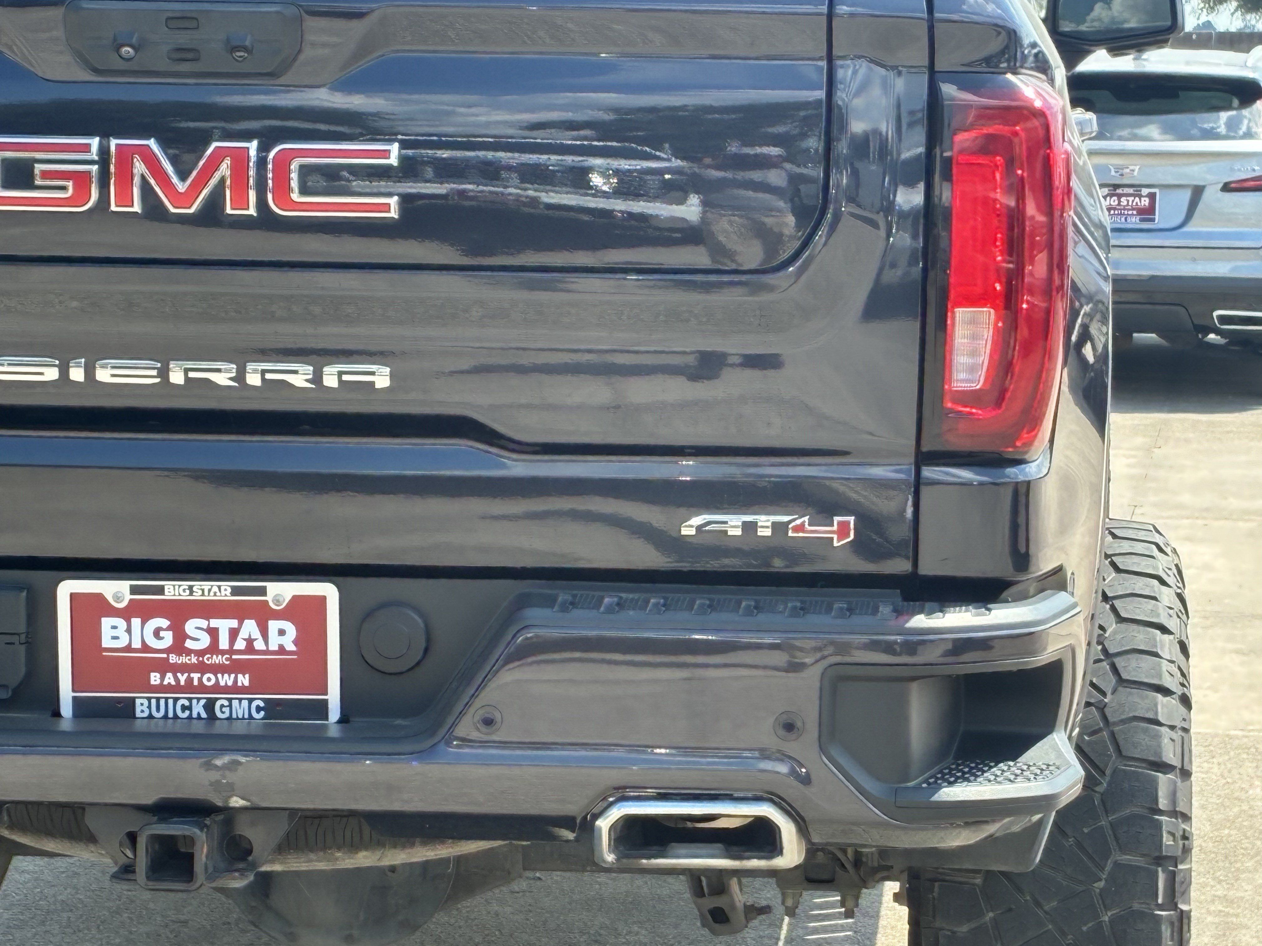 Used 2023 GMC Sierra 1500 AT4 w/ AT4 Premium Package AWD/4WD image 9