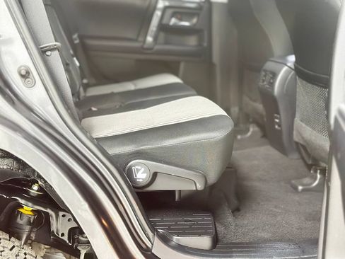 Used 2019 Toyota 4Runner SR5 AWD/4WD image 21