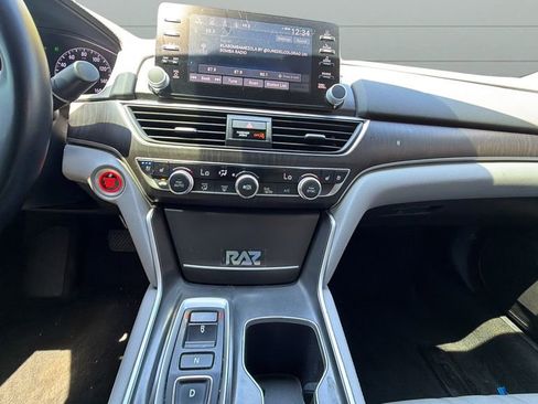 Used 2018 Honda Accord Touring image 11