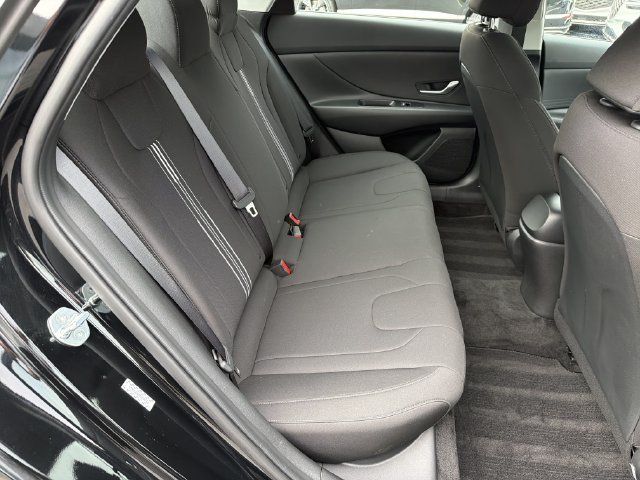 Certified 2023 Hyundai Elantra SEL FWD image 18