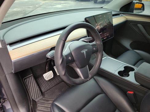 Used 2022 Tesla Model Y Performance AWD/4WD image 16