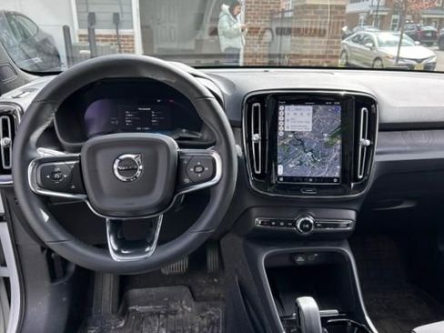 Used 2023 Volvo C40 P8 Recharge Plus w/ Climate Package AWD/4WD image 3