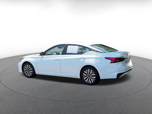 Used 2025 Nissan Altima 2.5 SV FWD image 10