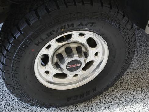 Used 2005 GMC Sierra 2500 SLT w/ Heavy-Duty Power Package image 25