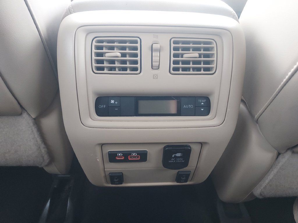 Used 2020 Nissan Pathfinder Platinum AWD/4WD image 11