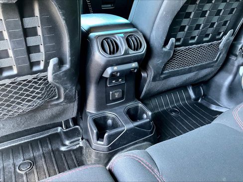 Used 2021 Jeep Wrangler Unlimited Rubicon AWD/4WD image 10