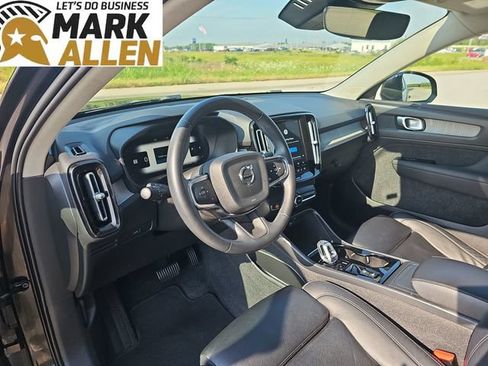 Used 2023 Volvo XC40 B5 Plus AWD/4WD image 10