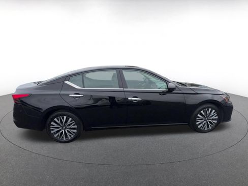 Used 2025 Nissan Altima 2.5 SV FWD image 16
