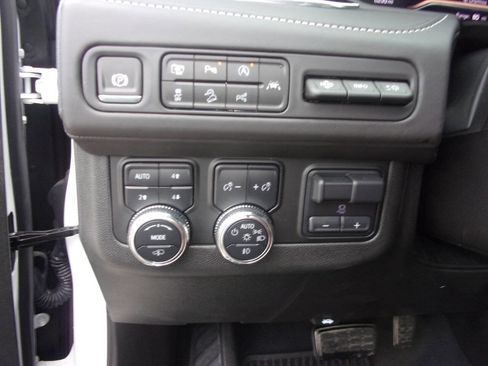 Used 2024 GMC Yukon XL Denali Ultimate image 21