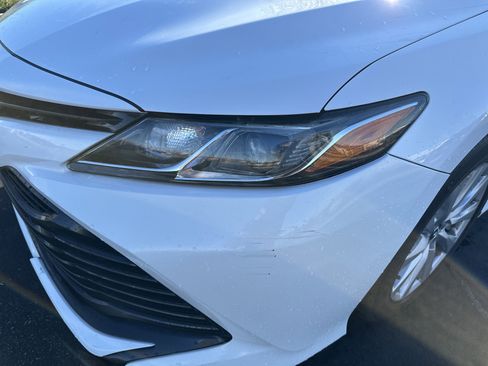 Used 2018 Toyota Camry LE image 6