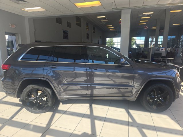 Used 2015 Jeep Grand Cherokee Altitude RWD image 11