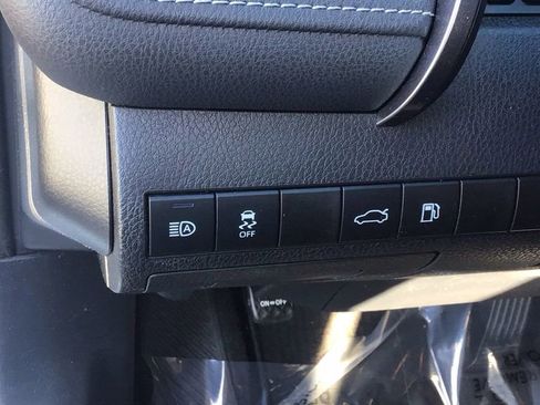 Used 2018 Toyota Camry SE image 20